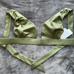 Large, Londre, olive green swim top.